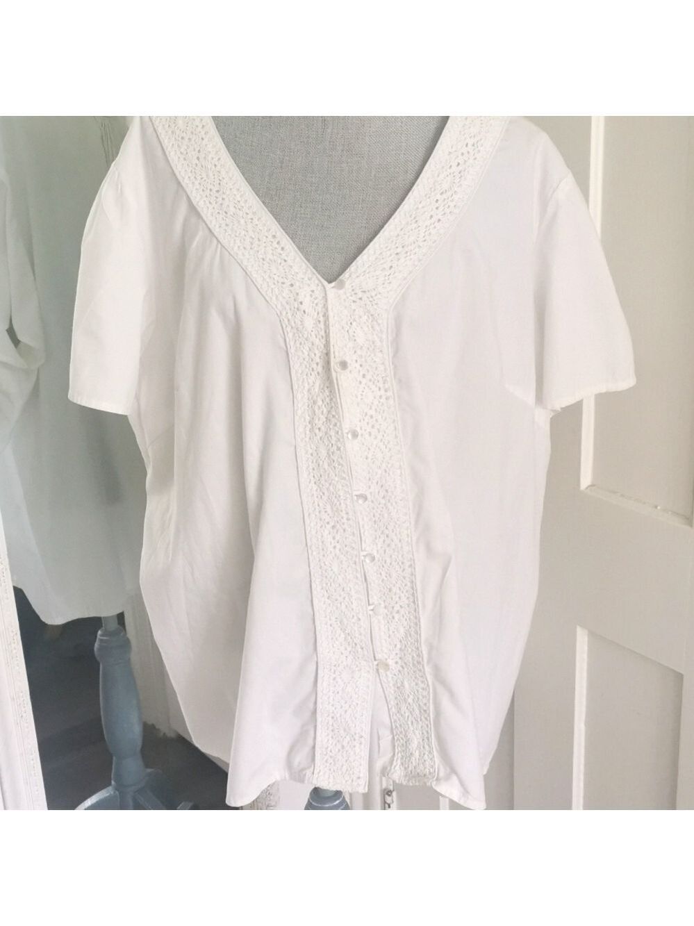 Vintage Essentials Lace button down women's blouse. Size 3X. EUC